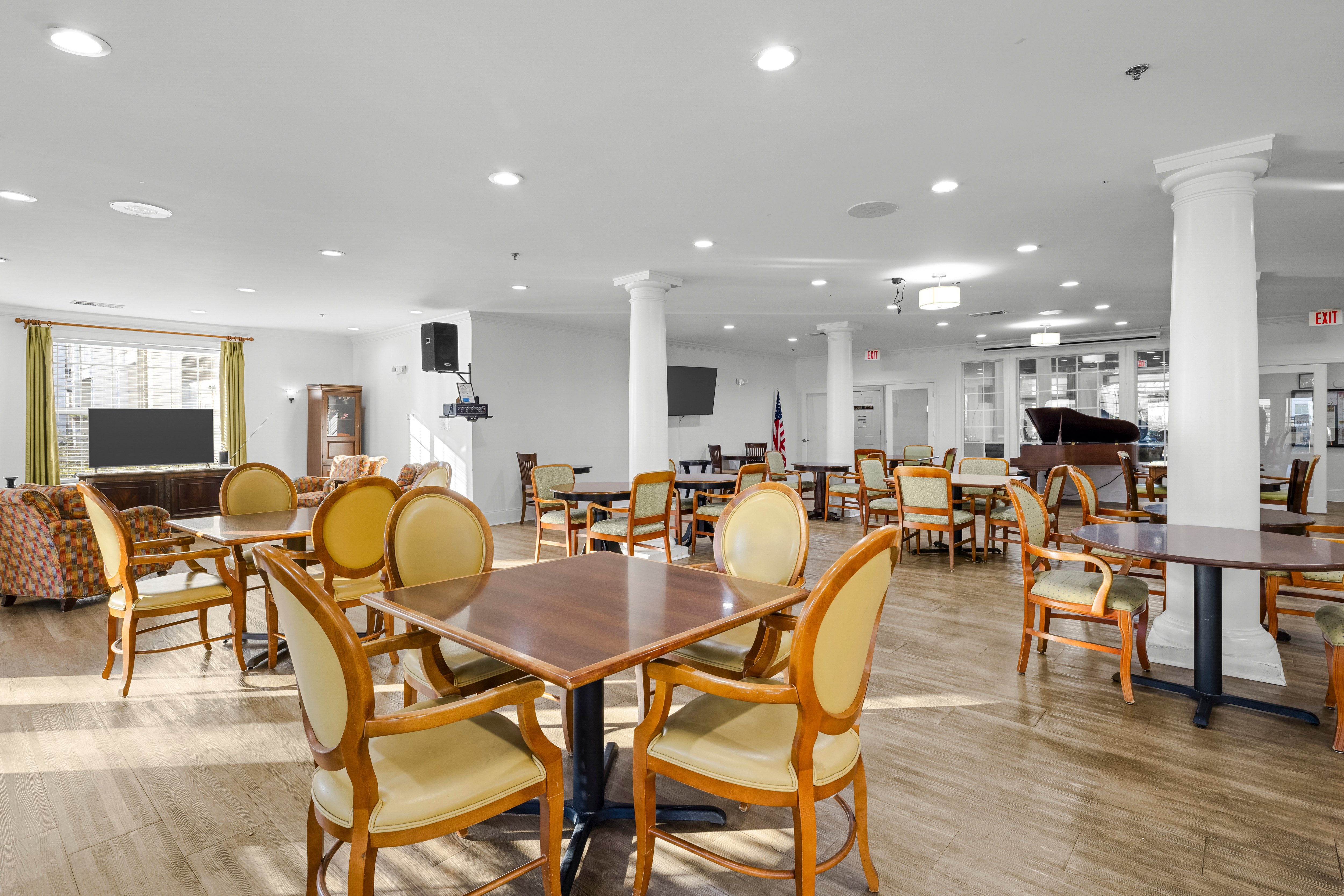 tpls-The-Palms-Lake-Spivey-019-common-room