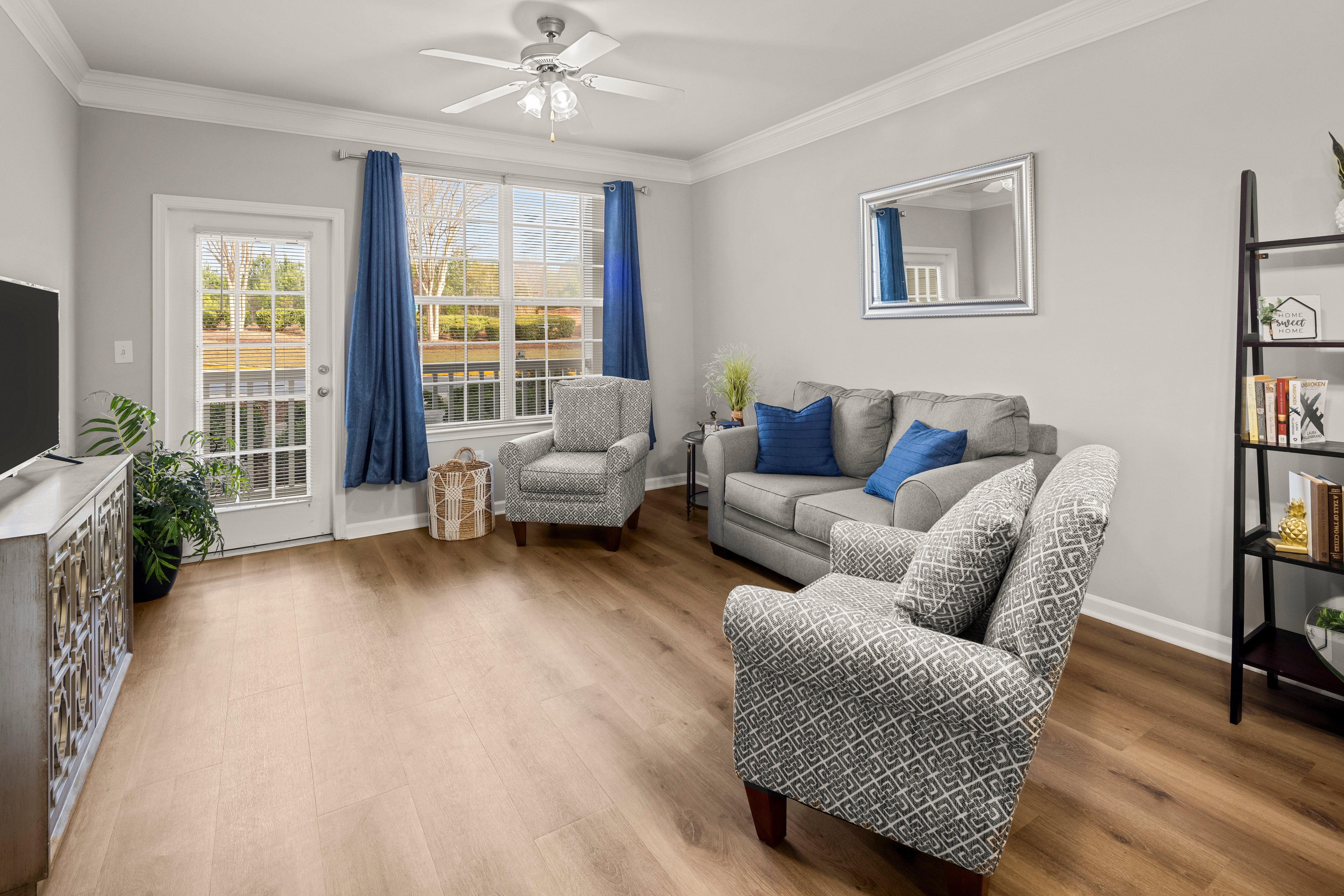 tpls-The-Palms-Lake-Spivey-022-apt-living-room